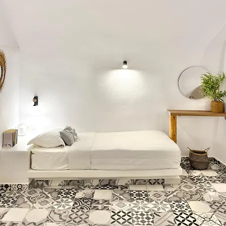 The Nest Fira (Santorini)