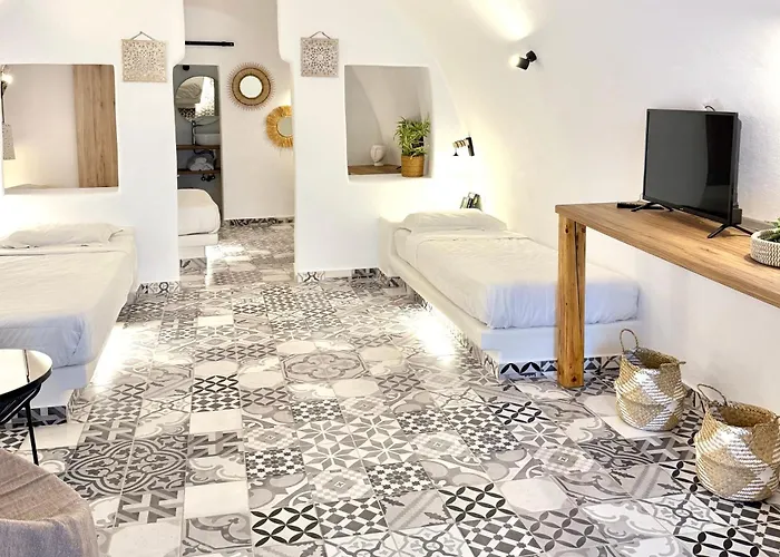 The Nest Fira (Santorini)