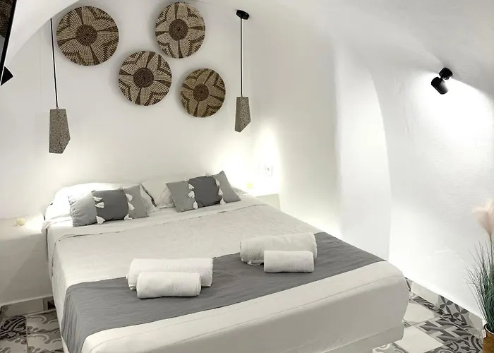 The Nest Fira (Santorini)