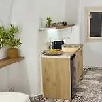 The Nest ثيرا