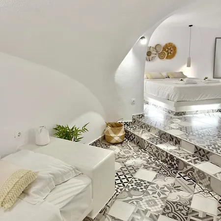 The Nest Fira (Santorini)