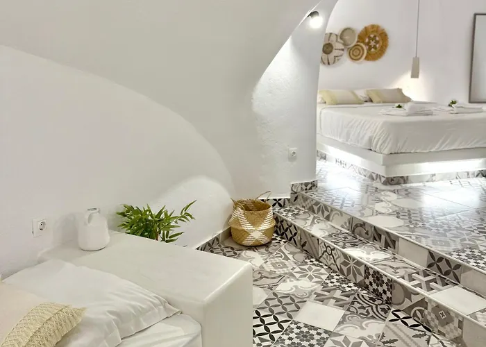 The Nest Fira (Santorini)