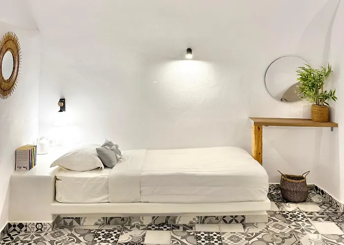 The Nest Fira (Santorini)