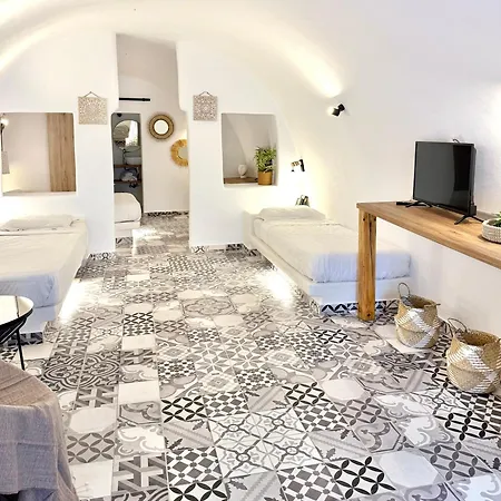 The Nest Fira (Santorini)