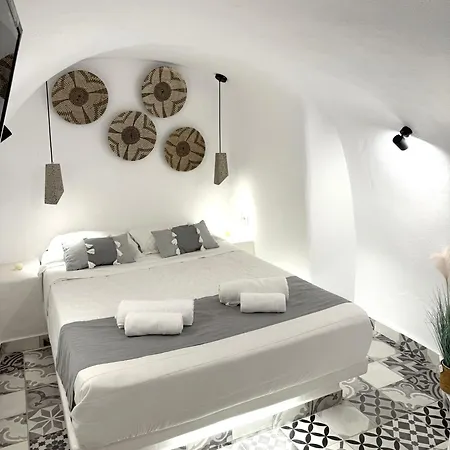 The Nest Fira (Santorini)