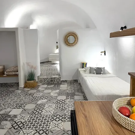 The Nest Apartment Fira (Santorini)